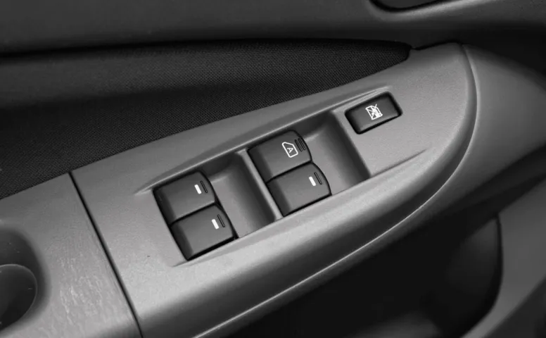 Nissan Almera Classic I 1.6 AT (107 л.с.)