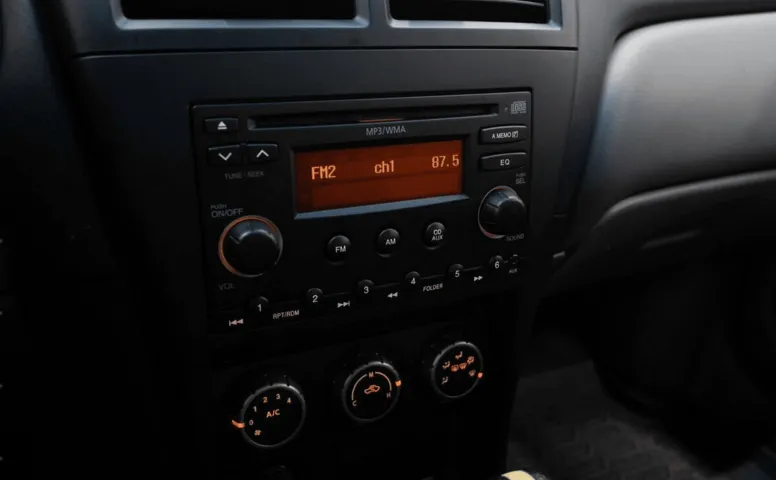 Nissan Almera Classic I 1.6 AT (107 л.с.)